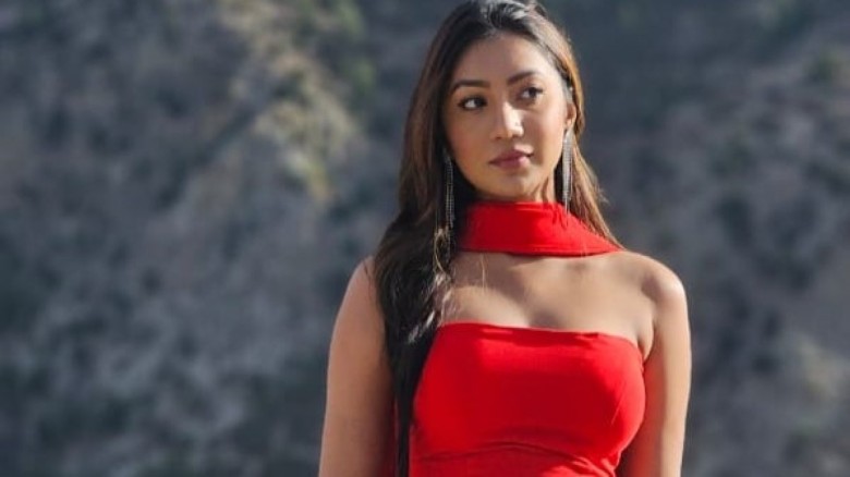 নেপালের দুর্গম এলাকায় কী করছেন সুনেরাহ!