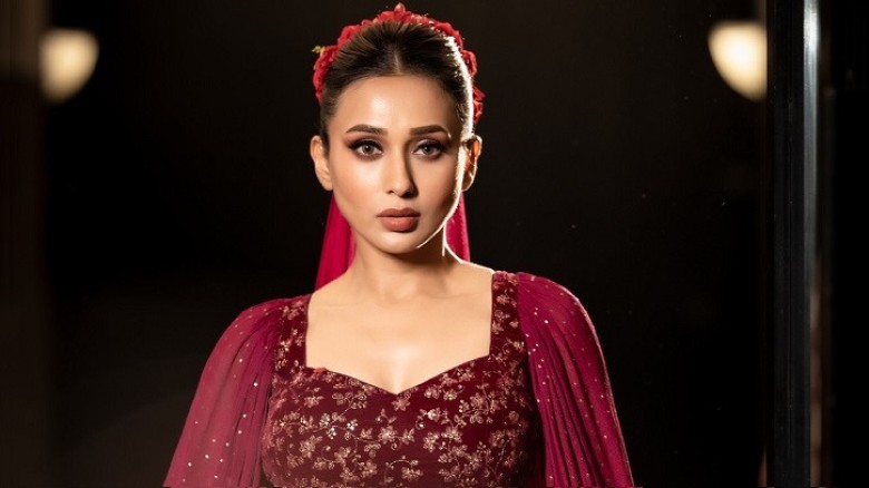 এসআইআর শুনানিতে মিমিকে তলব