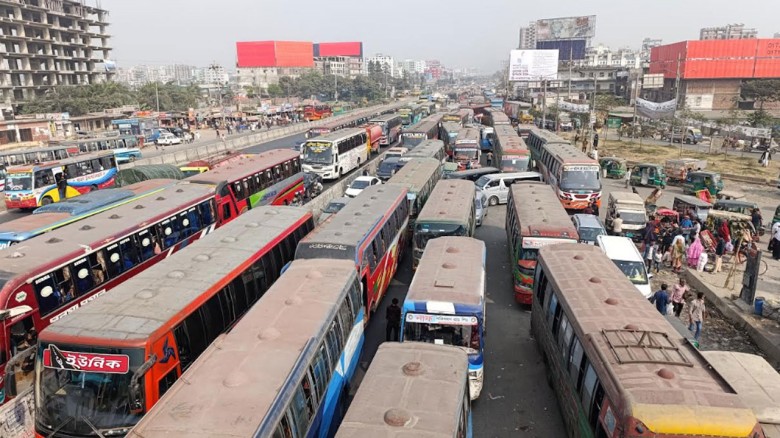 গ্যাস সংকটে ক্ষুব্ধ জনতা, ঢাকা-চট্টগ্রাম মহাসড়ক অবরোধ