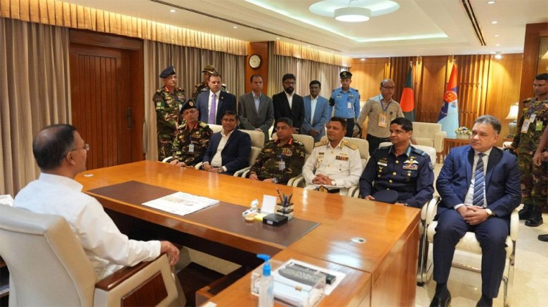 প্রথমবার সশস্ত্র বাহিনী বিভাগে অফিস করলেন প্রধানমন্ত্রী