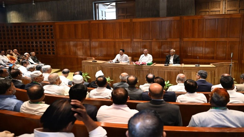 সংসদ ভবনে সরকার দলীয় এমপিদের সঙ্গে প্রধানমন্ত্রীর বৈঠক