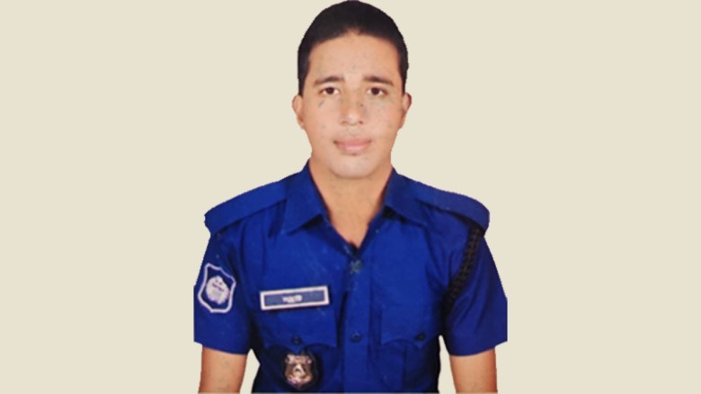 নিজের অস্ত্রের গুলিতে পুলিশ সদস্যের ‘আত্মহত্যা’...