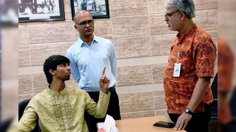 ভাইরাল ছবিটির ব্যাখ্যা দিলেন মুসাদ্দিক