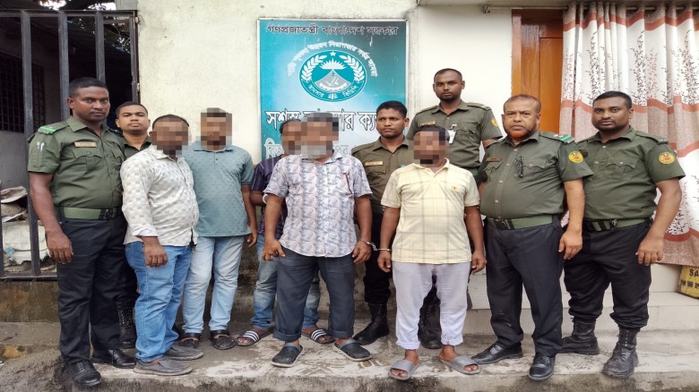 আনসারের অভিযানে বিআরটিএ-তে দালালচক্রের ৫ সদস্য আটক, বিভিন্ন মেয়াদে কারাদণ্ড...