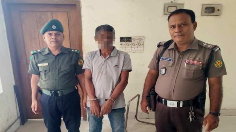 আনসারের অভিযানে জাতীয় অর্থোপেডিক হাসপাতালে দালাল আটক, পুলিশে সোপর্দ...