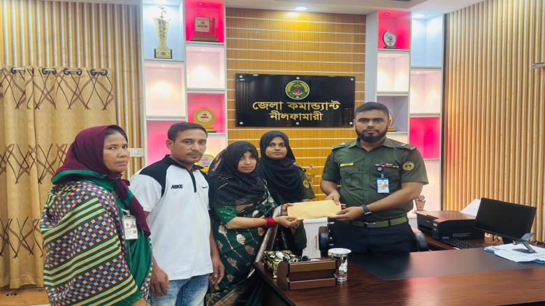 অসহায় ভিডিপি সদস্যার মেয়ের বিয়েতে মহাপরিচালকের বিশেষ শুভেচ্ছা উপহার...