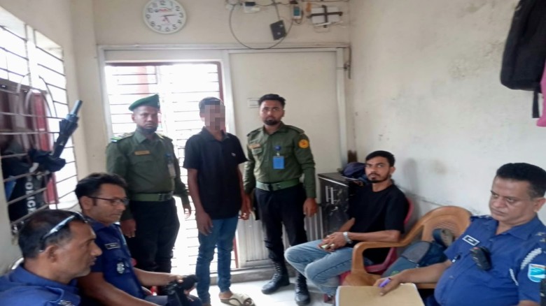 আনসারের তৎপরতায় নারায়ণগঞ্জে ছিনতাইকারী আটক